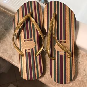 Size 7/8 Havaianas  slim flip flop